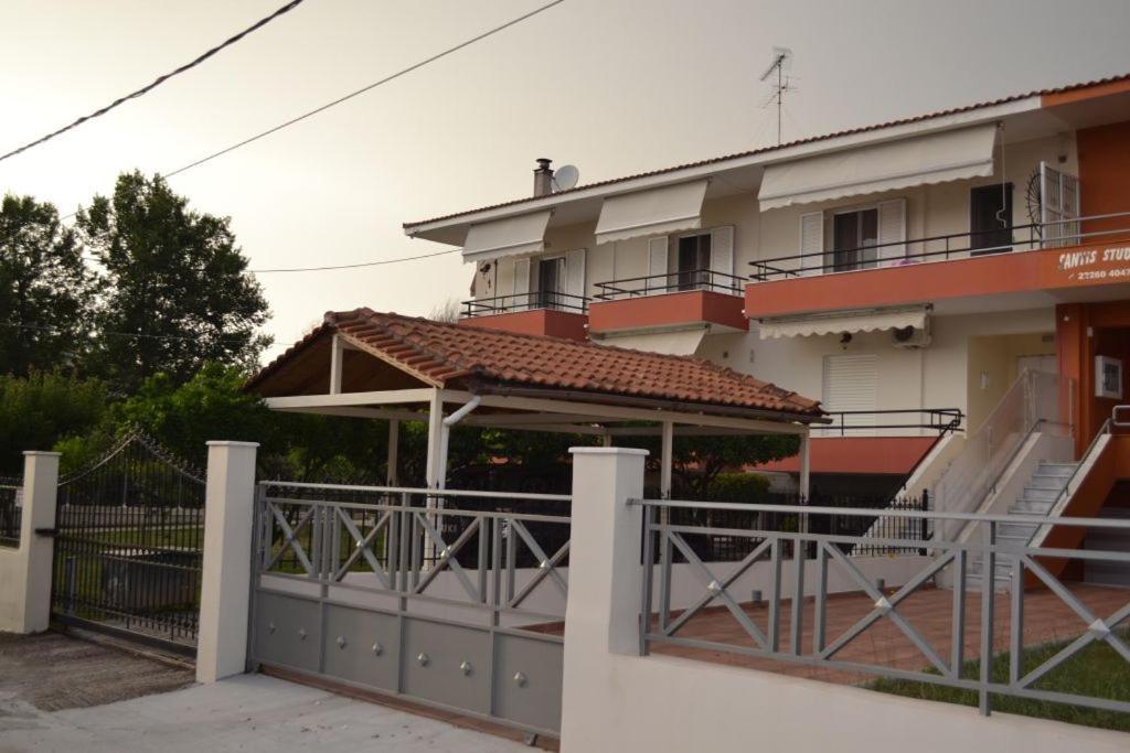 K Santis Studios Пефки Экстерьер фото